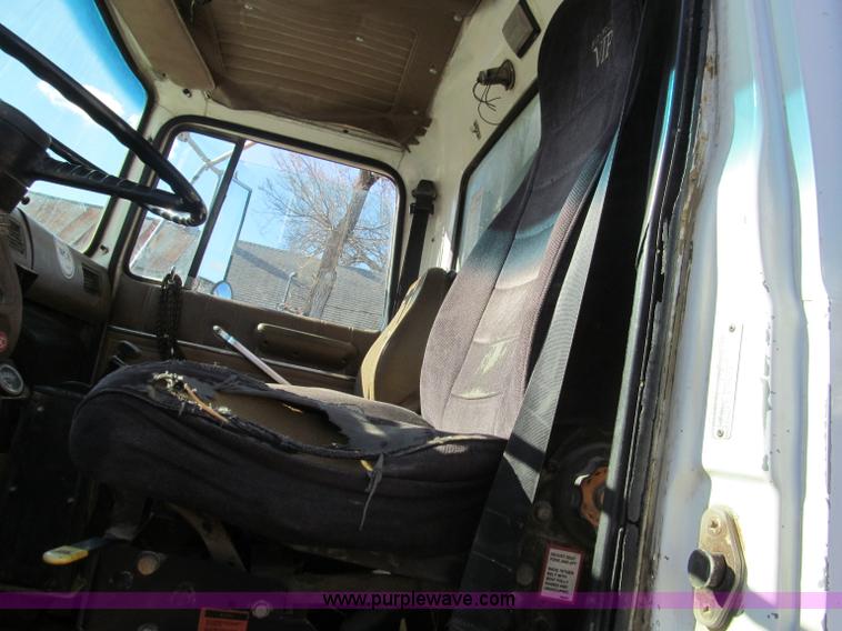 image for item F4689 1993 Ford L8000 refuse truck