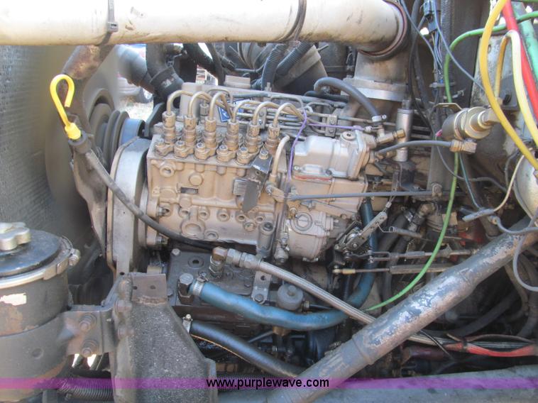 image for item F4689 1993 Ford L8000 refuse truck