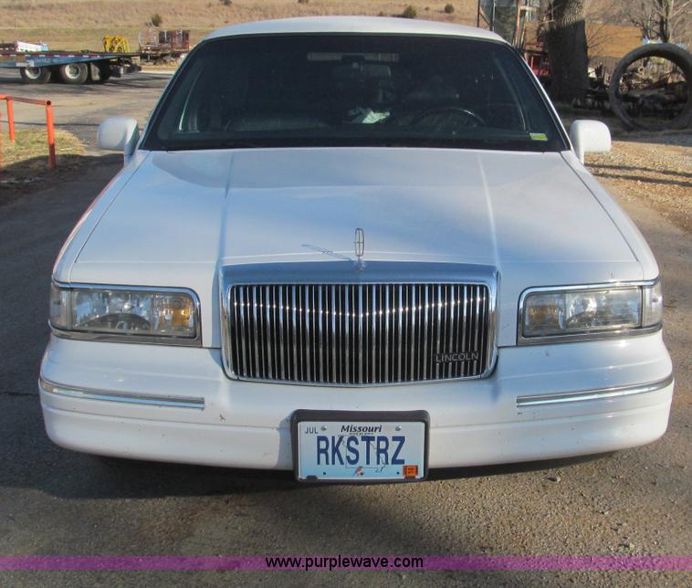 image for item F4692 1996 Lincoln Town Car Executive 120" stretch limo