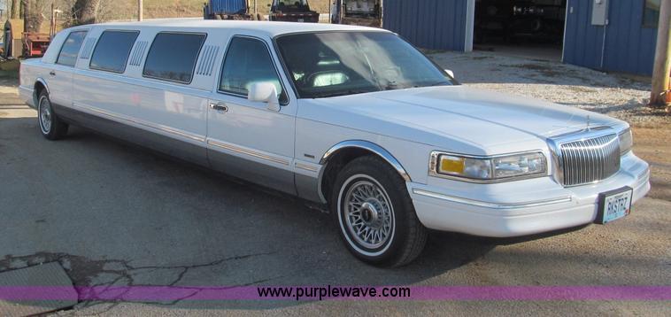 image for item F4692 1996 Lincoln Town Car Executive 120" stretch limo