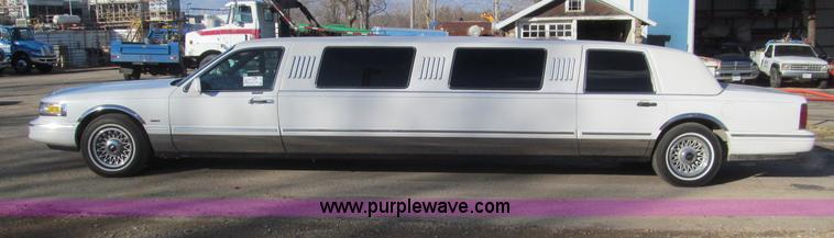 image for item F4692 1996 Lincoln Town Car Executive 120" stretch limo