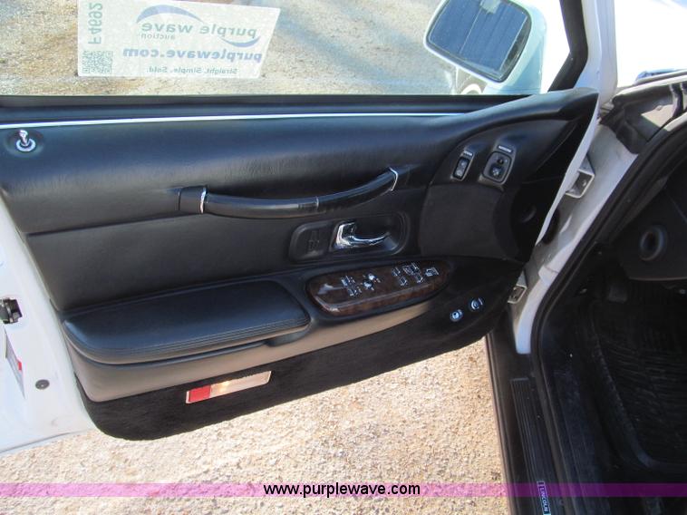 image for item F4692 1996 Lincoln Town Car Executive 120" stretch limo