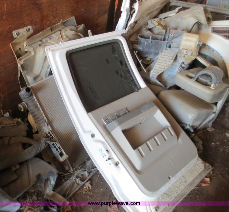 image for item F6586 2008 Ford F350 Super Duty chassis