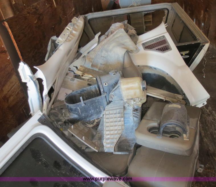 image for item F6586 2008 Ford F350 Super Duty chassis