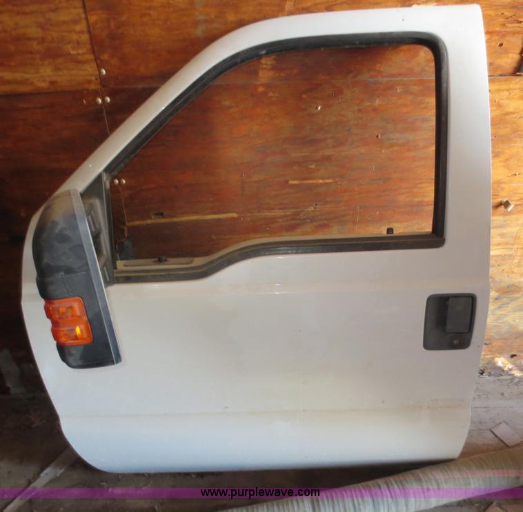 image for item F6586 2008 Ford F350 Super Duty chassis