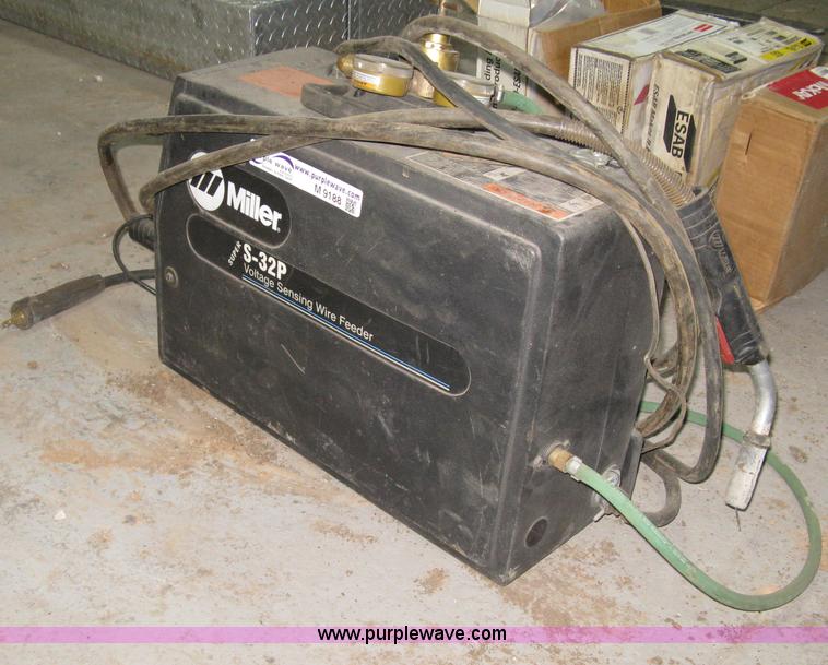 image for item M9188 Miller Super S-32P suitcase wire feed welder