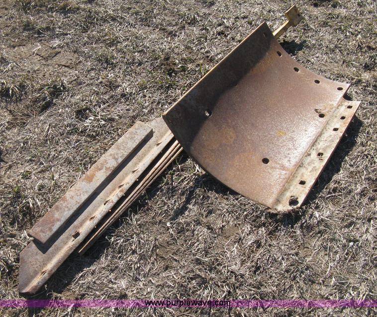 image for item M9195 Caterpillar 2' moldboard extension