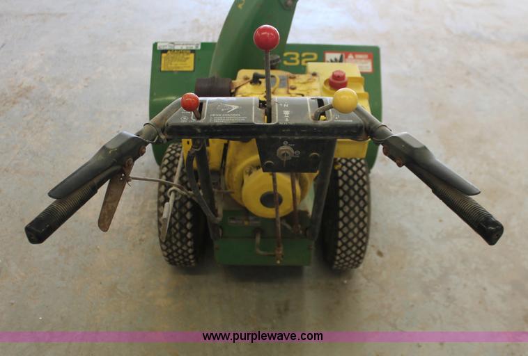 image for item V9104 John Deere 1032 snow blower