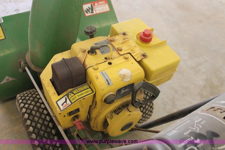 image for item V9104 John Deere 1032 snow blower