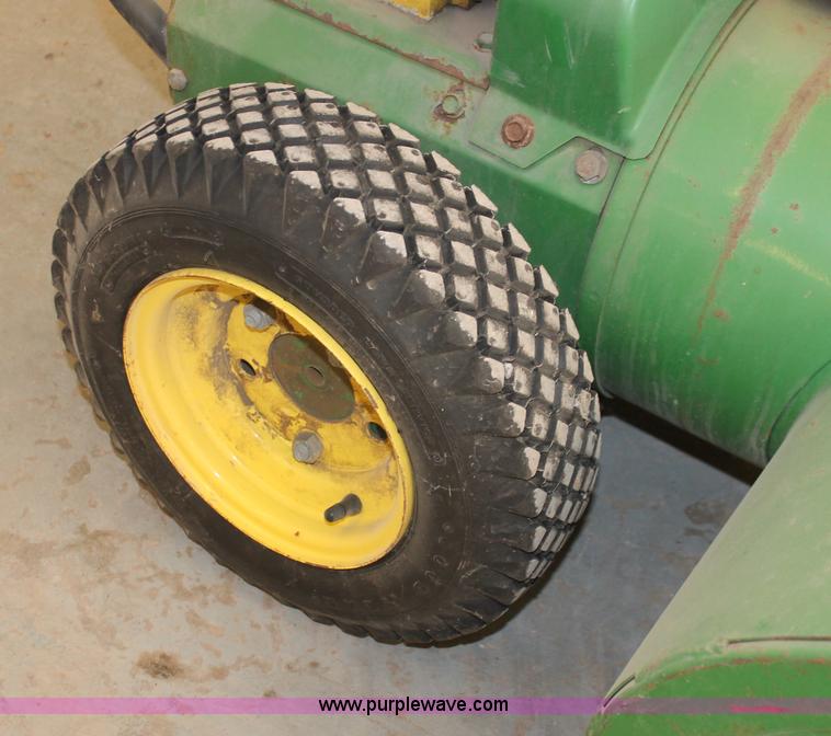 image for item V9104 John Deere 1032 snow blower
