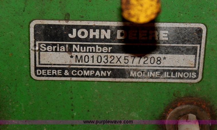 image for item V9104 John Deere 1032 snow blower
