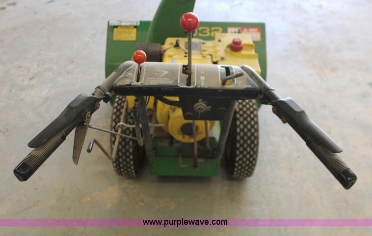 image for item V9105 John Deere 1032 snow blower
