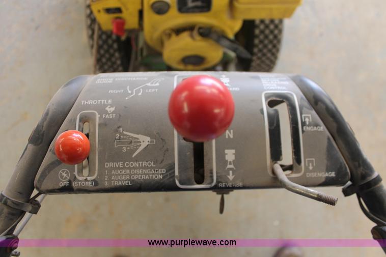 image for item V9105 John Deere 1032 snow blower