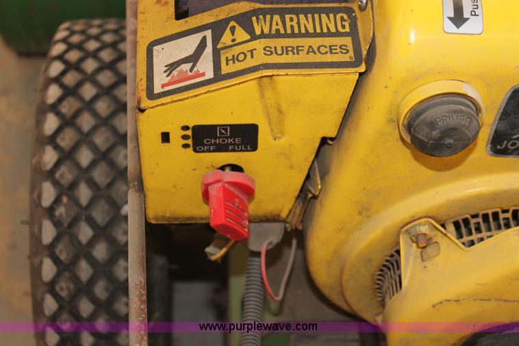 image for item V9105 John Deere 1032 snow blower