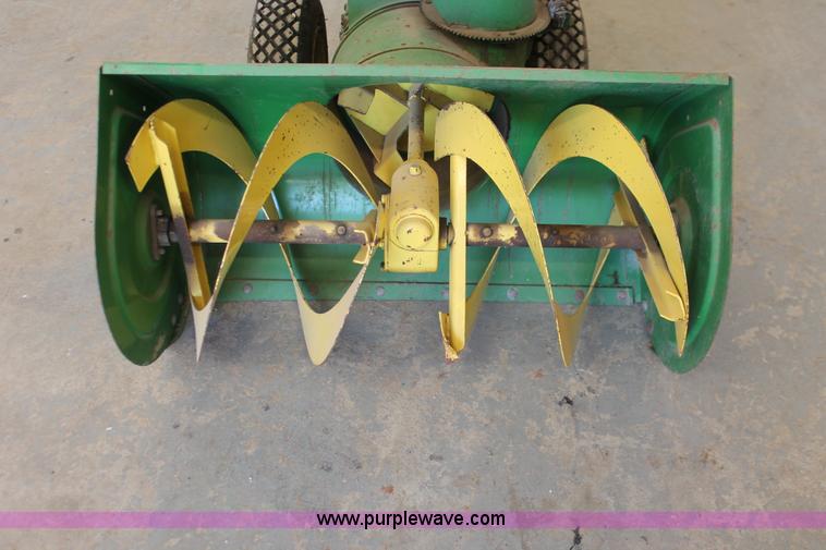 image for item V9105 John Deere 1032 snow blower