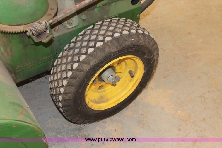 image for item V9105 John Deere 1032 snow blower