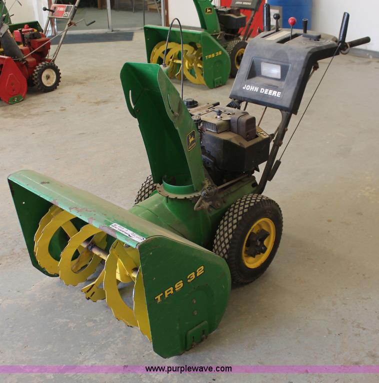 image for item V9108 John Deere TR532 snow blower