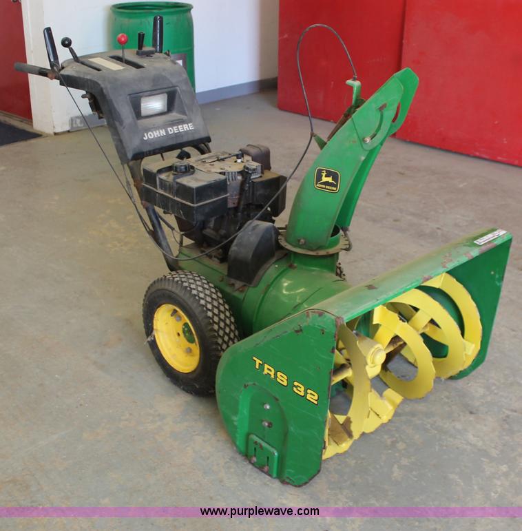 image for item V9108 John Deere TR532 snow blower