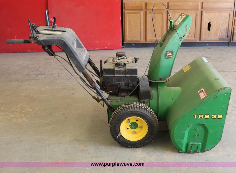 image for item V9108 John Deere TR532 snow blower