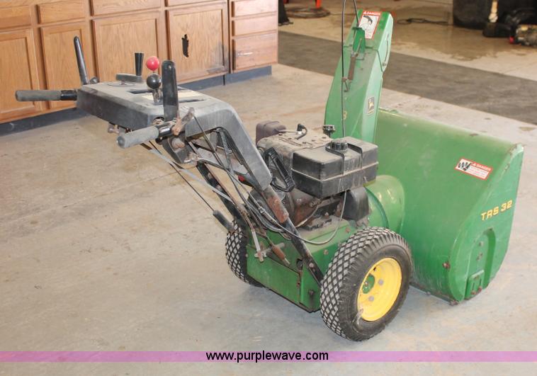 image for item V9108 John Deere TR532 snow blower