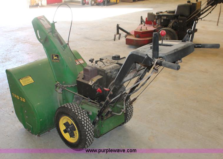 image for item V9108 John Deere TR532 snow blower