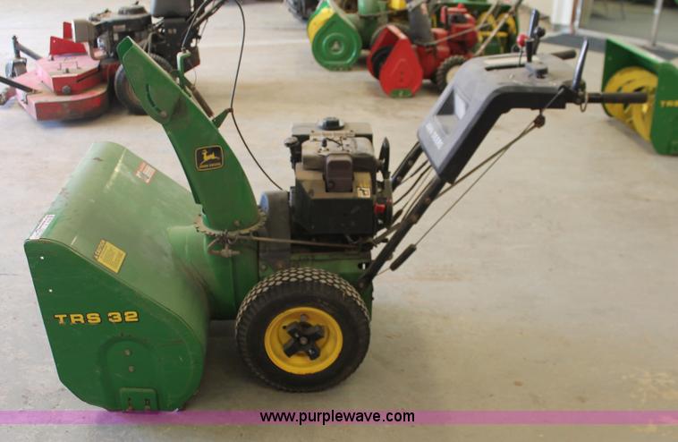 image for item V9108 John Deere TR532 snow blower