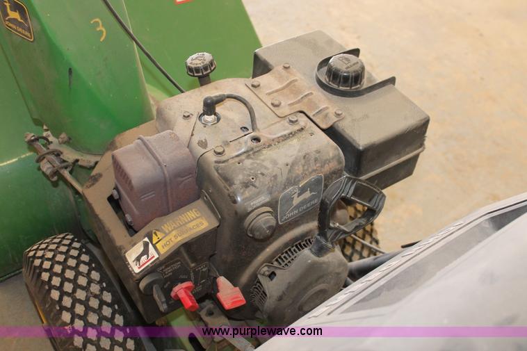 image for item V9108 John Deere TR532 snow blower