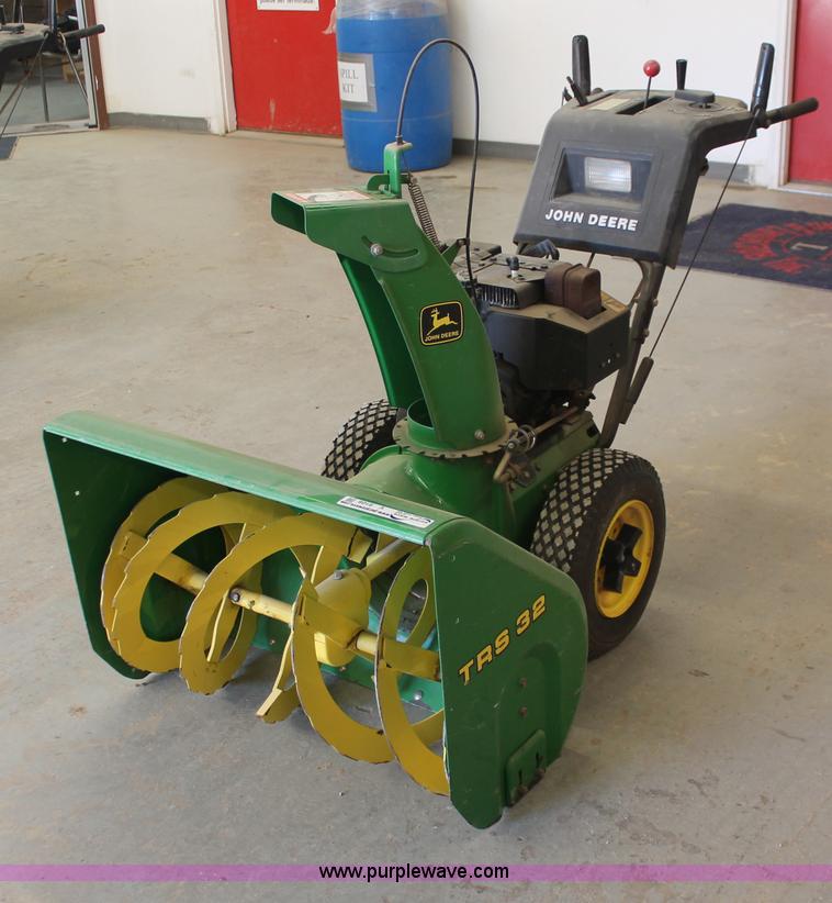 image for item V9109 John Deere TR532 snow blower