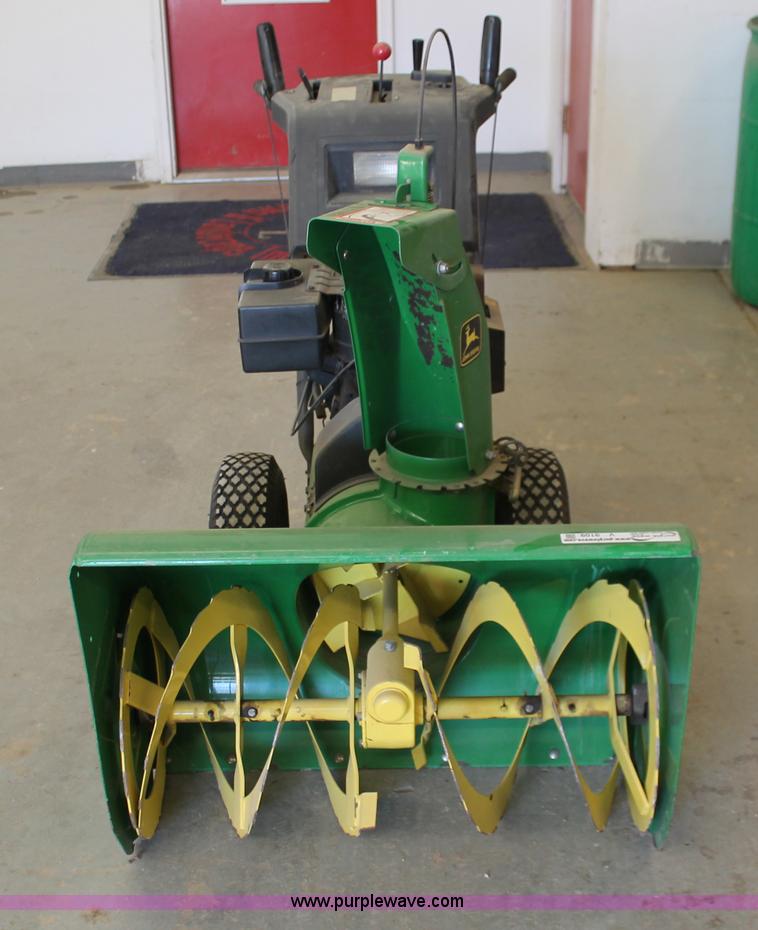 image for item V9109 John Deere TR532 snow blower