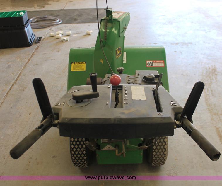 image for item V9109 John Deere TR532 snow blower