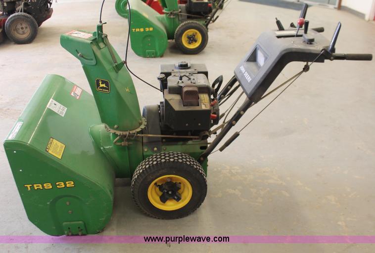image for item V9109 John Deere TR532 snow blower