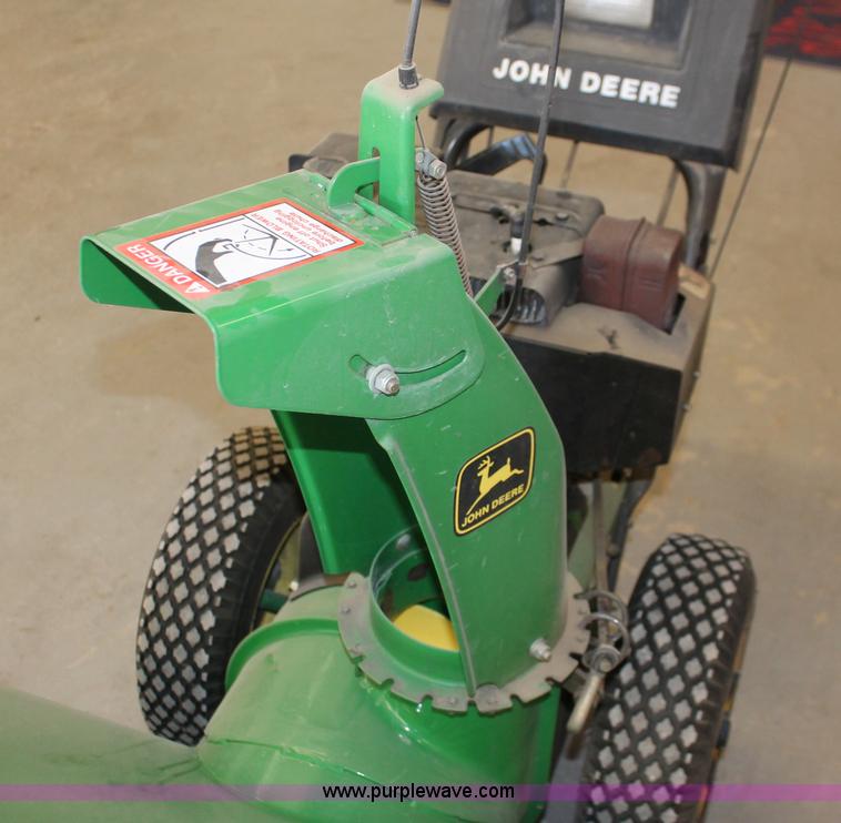 image for item V9109 John Deere TR532 snow blower