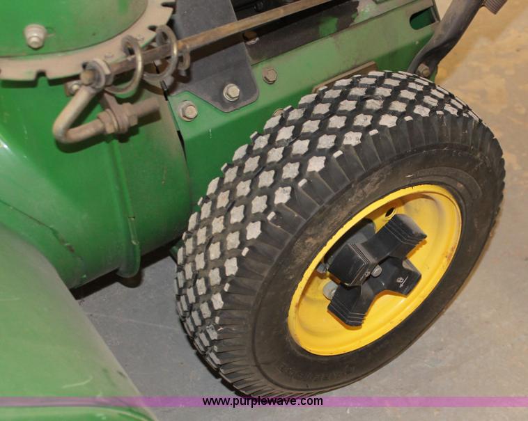 image for item V9109 John Deere TR532 snow blower