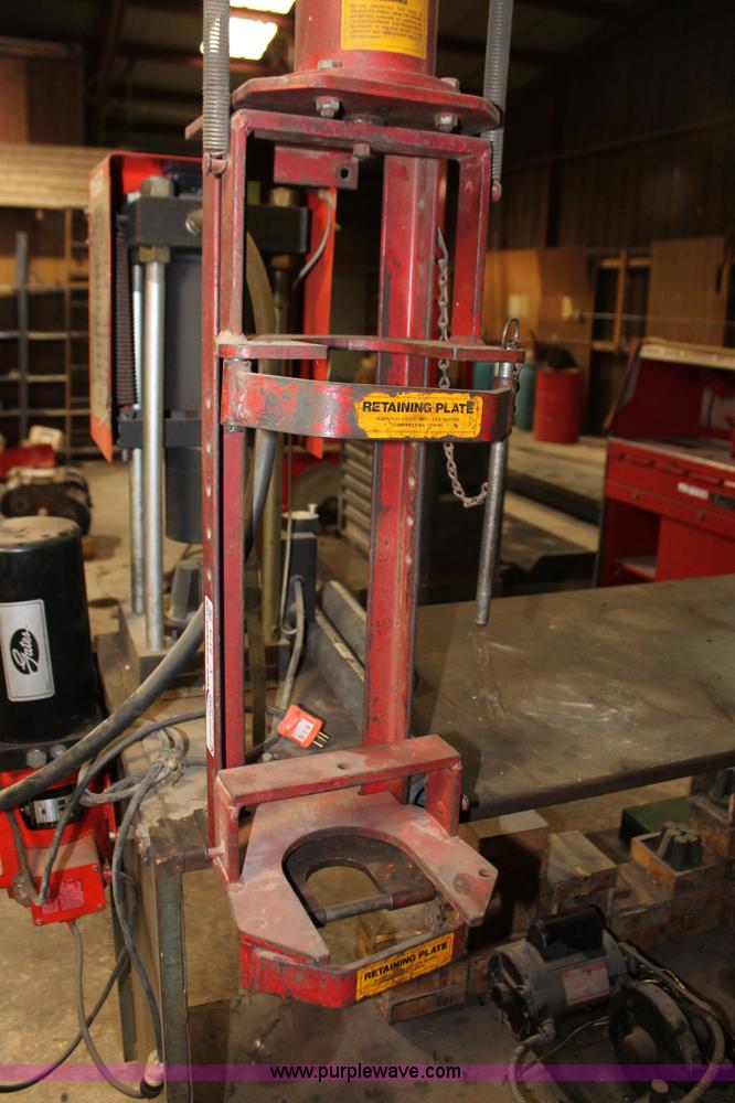 image for item V9175 Branick universal pneumatic Mac Pherson spring compressor