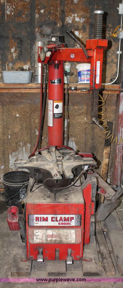 image for item V9205 Coats 5060E rim clamp tire machine