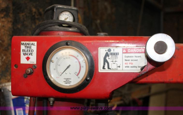 image for item V9205 Coats 5060E rim clamp tire machine