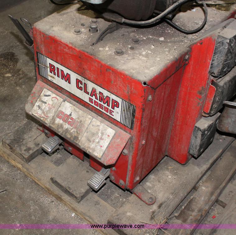 image for item V9205 Coats 5060E rim clamp tire machine
