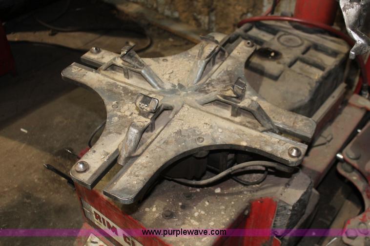 image for item V9205 Coats 5060E rim clamp tire machine