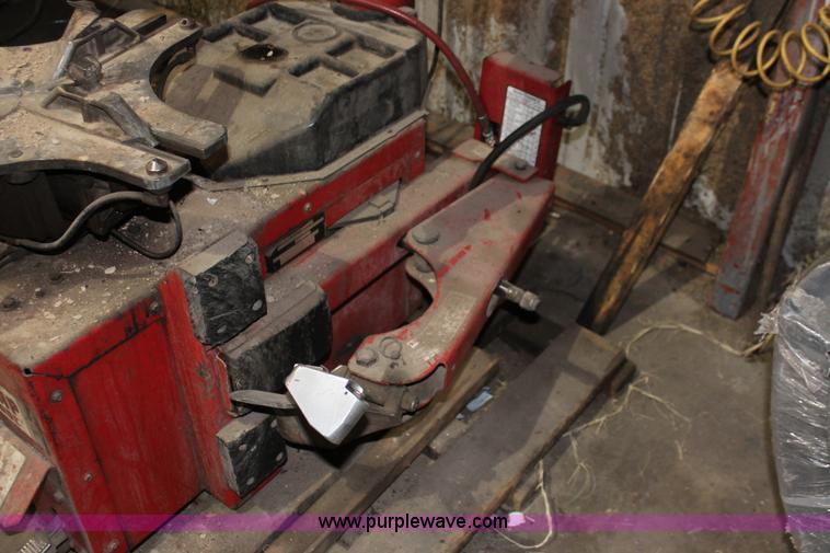 image for item V9205 Coats 5060E rim clamp tire machine