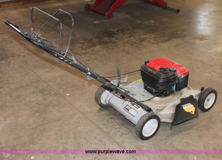 Huskee push lawn mower in Abilene, KS | Item V9236 sold | Purple Wave