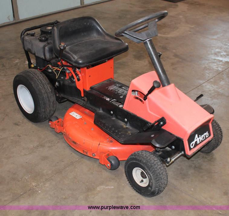 Ariens lawn mower in Abilene, KS Item V9238 sold Purple Wave
