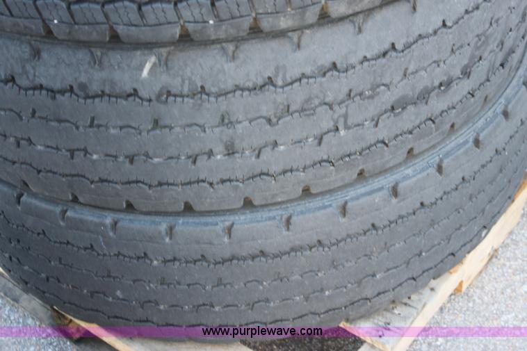 image for item V9438 (4) Michelin XDN2 11R22.5 tires