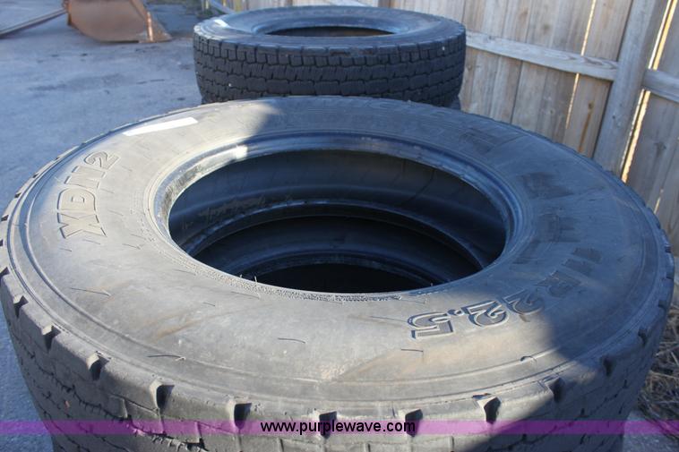 image for item V9438 (4) Michelin XDN2 11R22.5 tires
