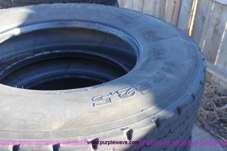 image for item V9438 (4) Michelin XDN2 11R22.5 tires