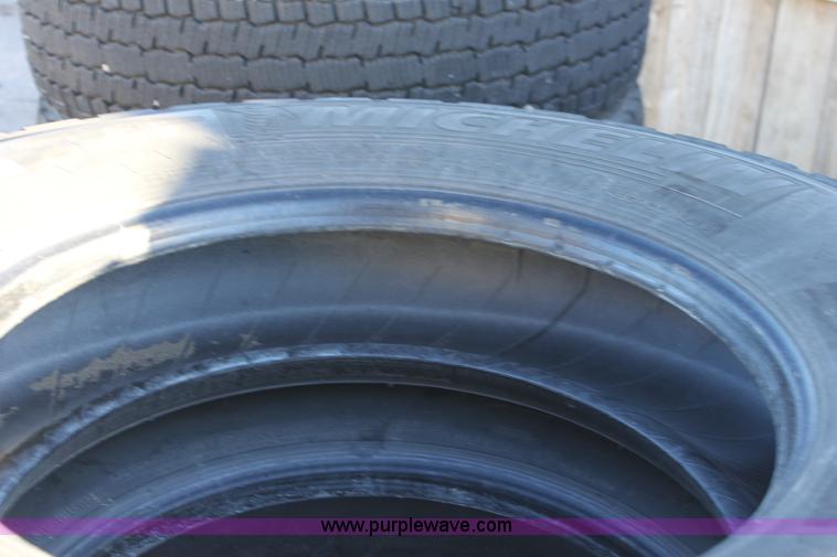 image for item V9438 (4) Michelin XDN2 11R22.5 tires