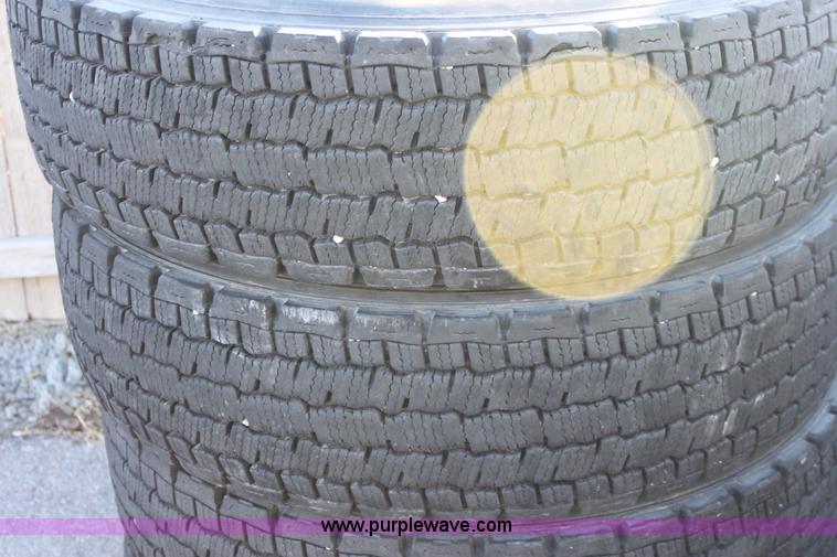 image for item V9439 (4) Michelin XDN2 11R22.5 tires