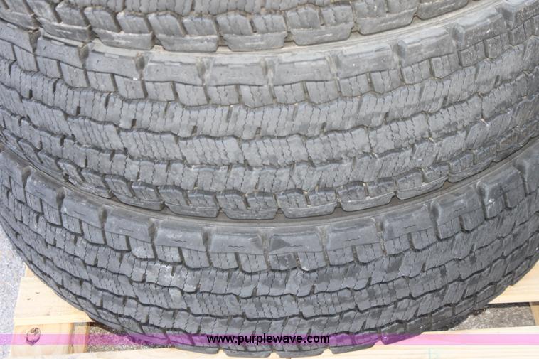 image for item V9439 (4) Michelin XDN2 11R22.5 tires