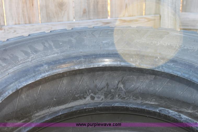 image for item V9439 (4) Michelin XDN2 11R22.5 tires