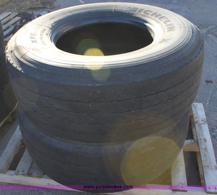 image for item V9440 (2) Michelin X 425/65R22.5 tires