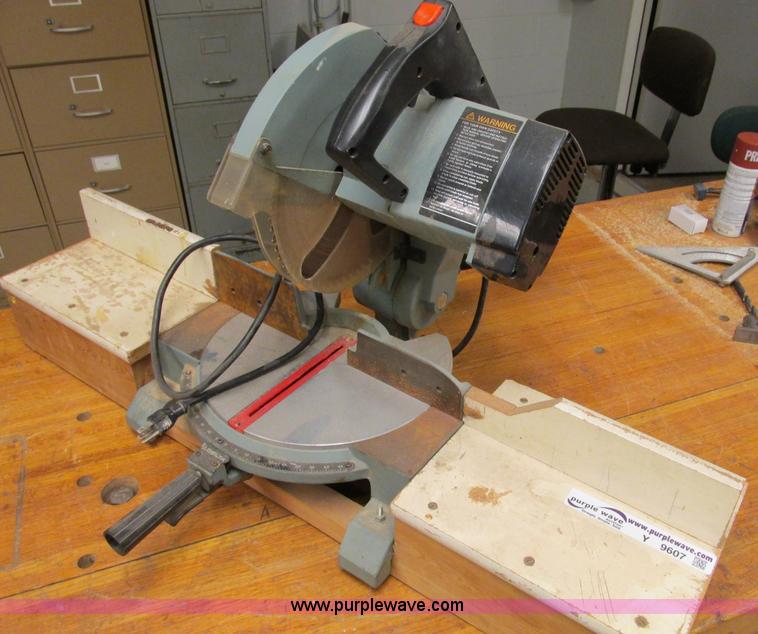 Delta 34-080 miter saw in Lee's Summit, MO | Item Y9607 sold | Purple Wave